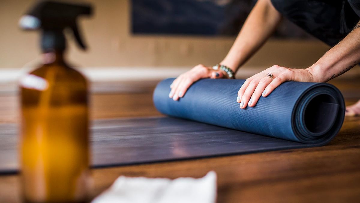 Deep Cleaning Guide: How to Clean Your Manduka Yoga Mat插图