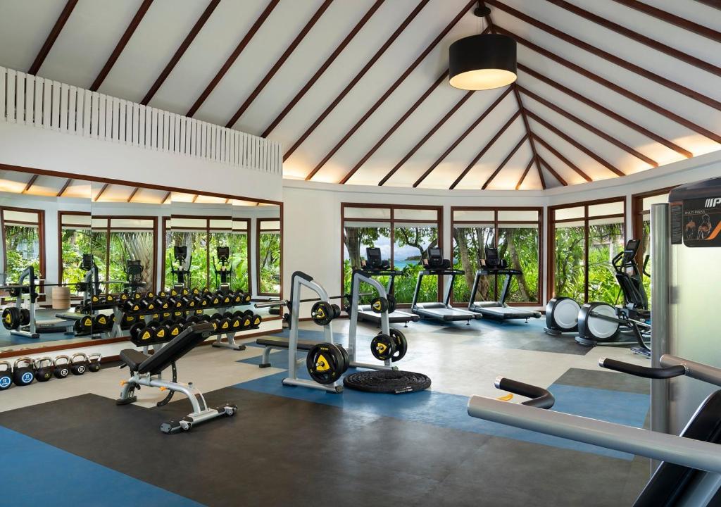 Factors to Consider when Selecting a Fitness Center缩略图